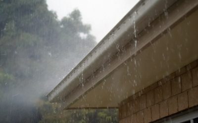 7 Hacks for Cleaning Your Home’s Gutters Fast
